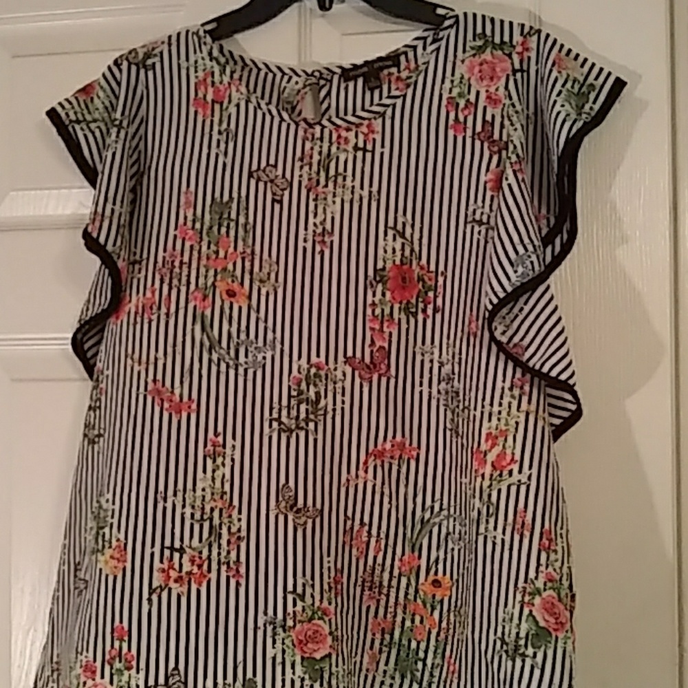 Top with Flowers on it black and white stripes